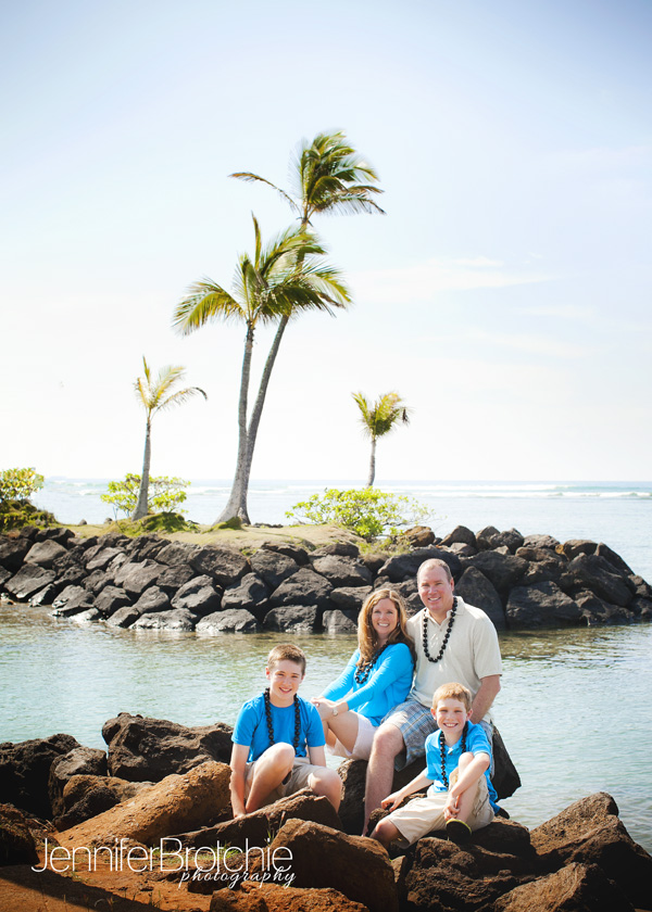 hawaii family beach pictures near kahala in oahu by the aulani disney resort