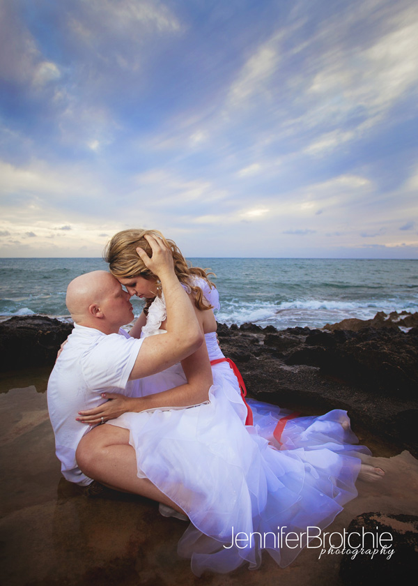 hawaii trash the dress session at the modern hotel in waikiki for wedding photo