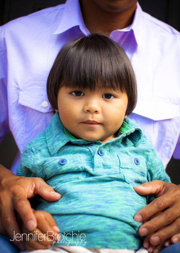 hawaii family photographer in waikiki with families on vacation or local folks from mililani