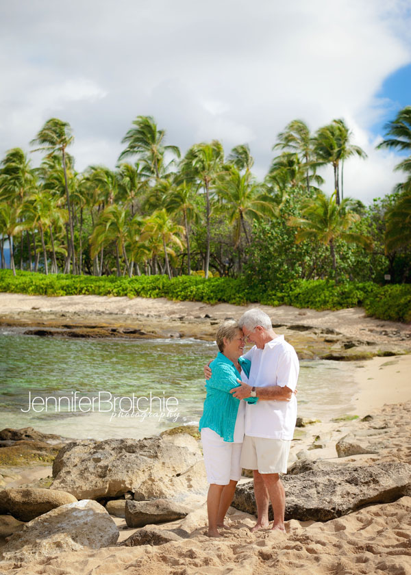 photographer family photos on the beach at disney aulani near koolina next to marriott ihilani for children