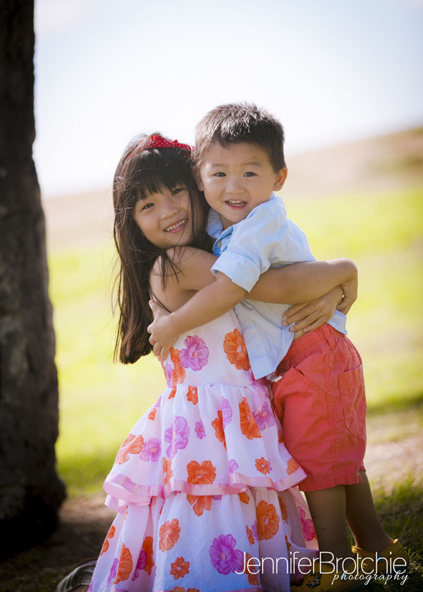 oahu children photographer at beach of waikiki in hawaii