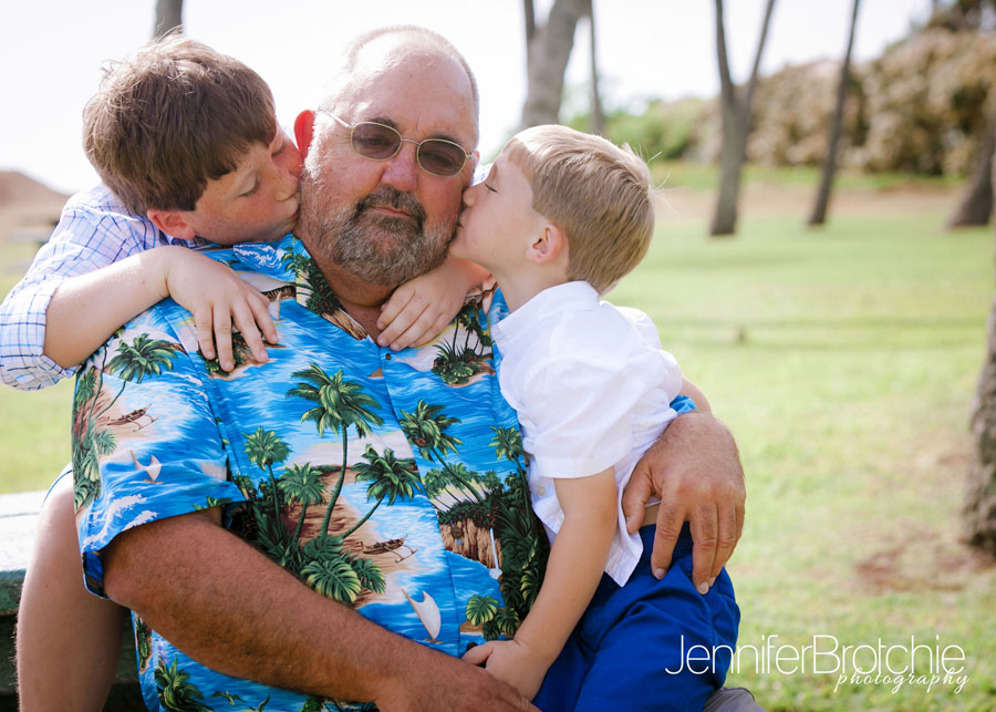 photographer-grandparents-beach oahu hawaii
