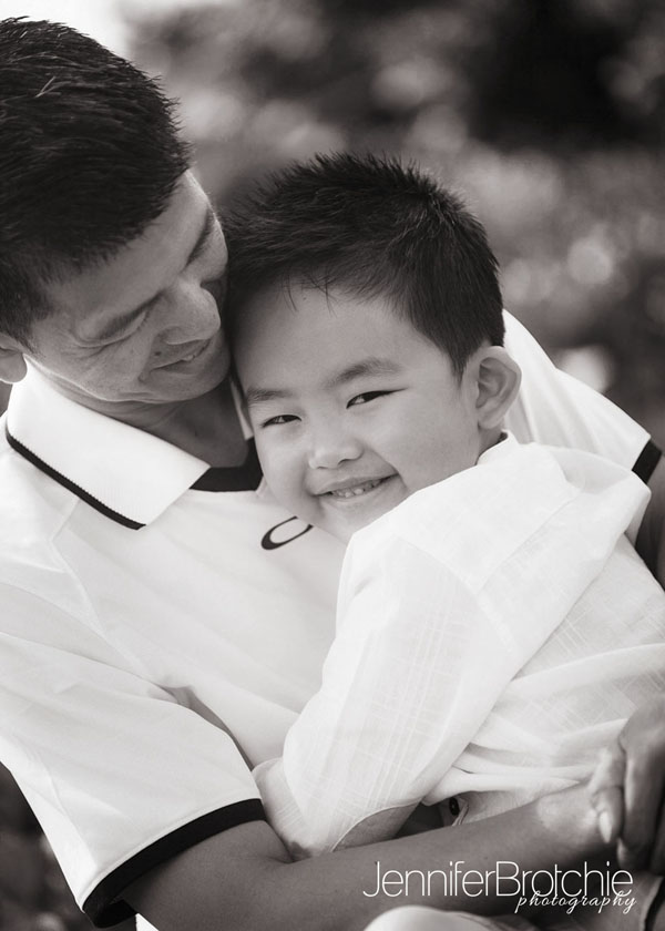 Family beach picture on Oahu, serving Disney Aulani, Kahala, Waikiki.