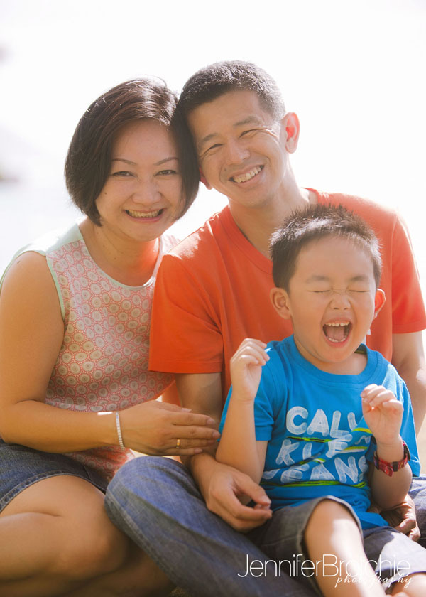 What to wear for a family photo shoot in Hawaii. Oahu professional photographer.