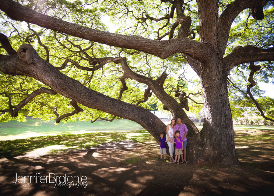 Family photo session at Moanalua Gardens in Oahu.