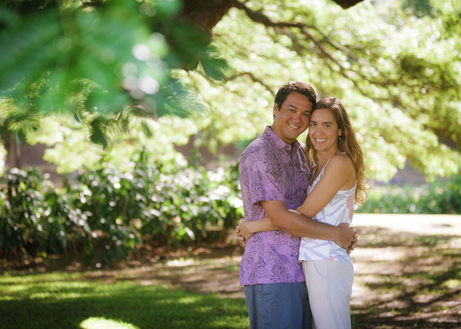 oahu family photographer at moanalua gardens in oahu, hawaii