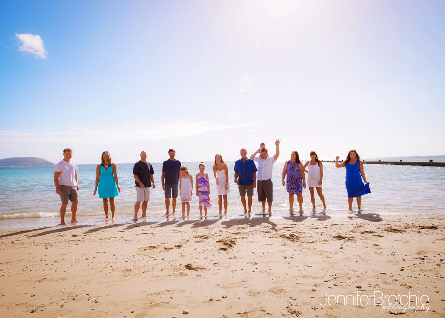 oahu family photographer waikiki honolulu portraits large groups at the beach fun and affordable