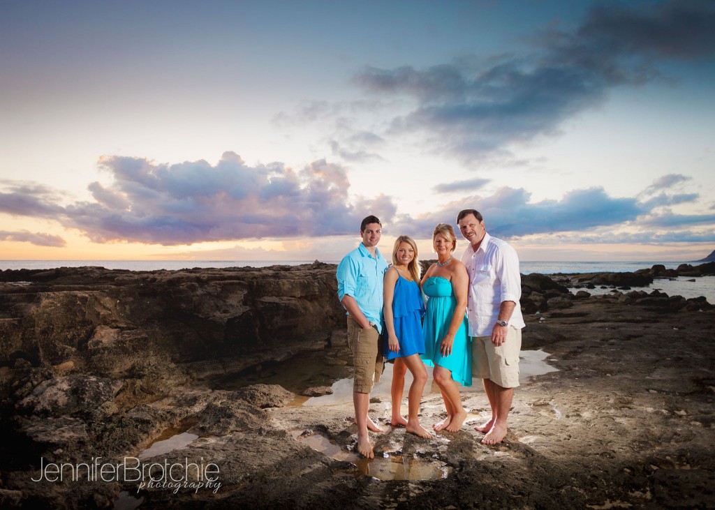 What to wear for a family photo shoot in Hawaii. Oahu professional photographer.