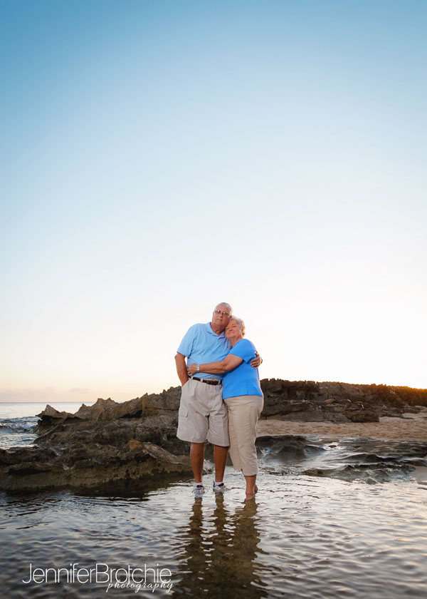 Hawaii Family Photographer on Oahu, vacation pictures at disney aulani, turtle bay resort, north shore, waikiki, professional, large groups