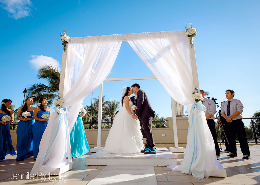 Oahu Wedding and Family Photographer, Waikiki, Hawaii, Hyatt Regency, Hotel Venues, Bridals, Groom, Flowers, Reception Sites, Ceremony Site, Near the Beach