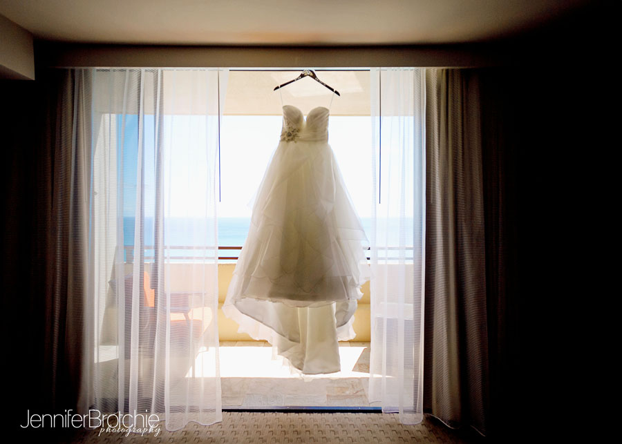 Oahu Wedding and Family Photographer, Waikiki, Hawaii, Hyatt Regency, Hotel Venues, Bridals, Groom, Flowers, Reception Sites, Ceremony Site, Near the Beach
