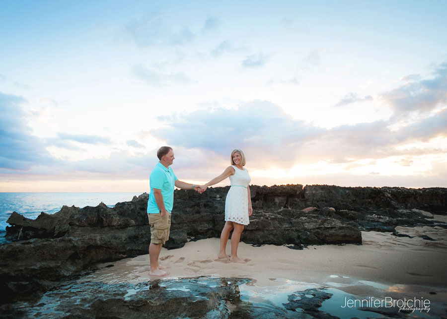 Photographer in Oahu, Hawaii, Family Photos at the Beach, Disney Aulani Resort, Turtle Bay Resort, Waikiki, Sunset Beach Portraits, Engagements