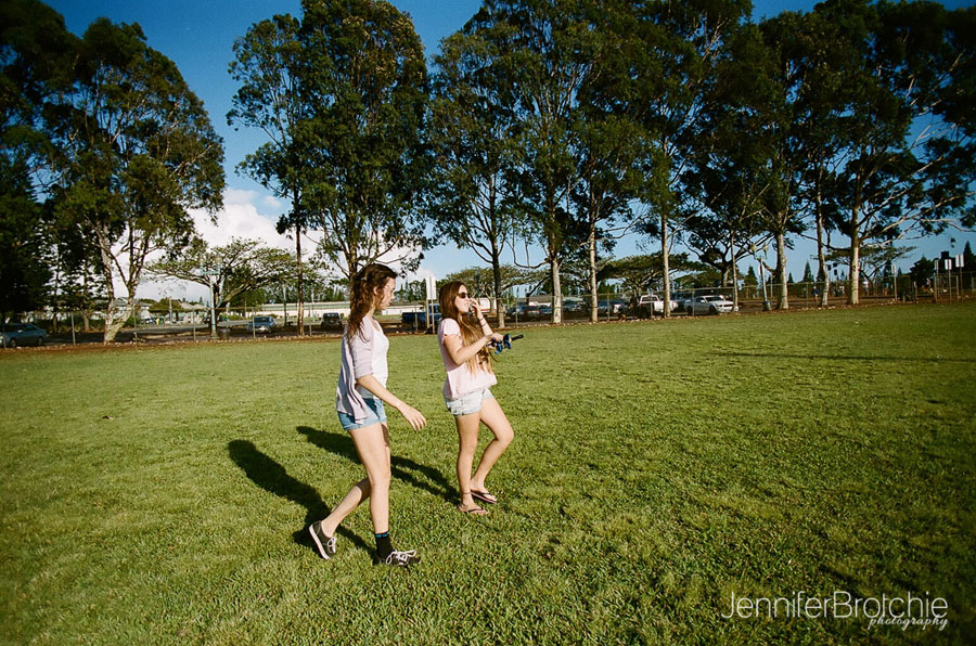 oahu-film-family-photographer-professional-kite-flying-7