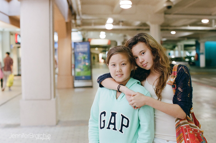 Oahu, Places To Eat, Things To Do on Oahu, Places to Visit in Waikiki, Hawaii, Oahu Photographer, Family Beach Photos, Film Photography, Ala Moana Mall, Shopping in Waikiki