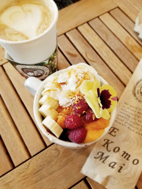 Oahu Photographer, Places to Eat on Oahu, Coffee on Oahu, Vacation Beach Portraits, Best Affordable Family Photoshoots