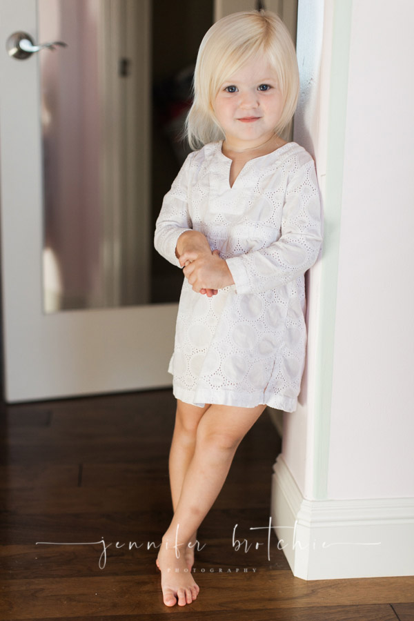 Little girl in white dress, lifestyle photo shoot